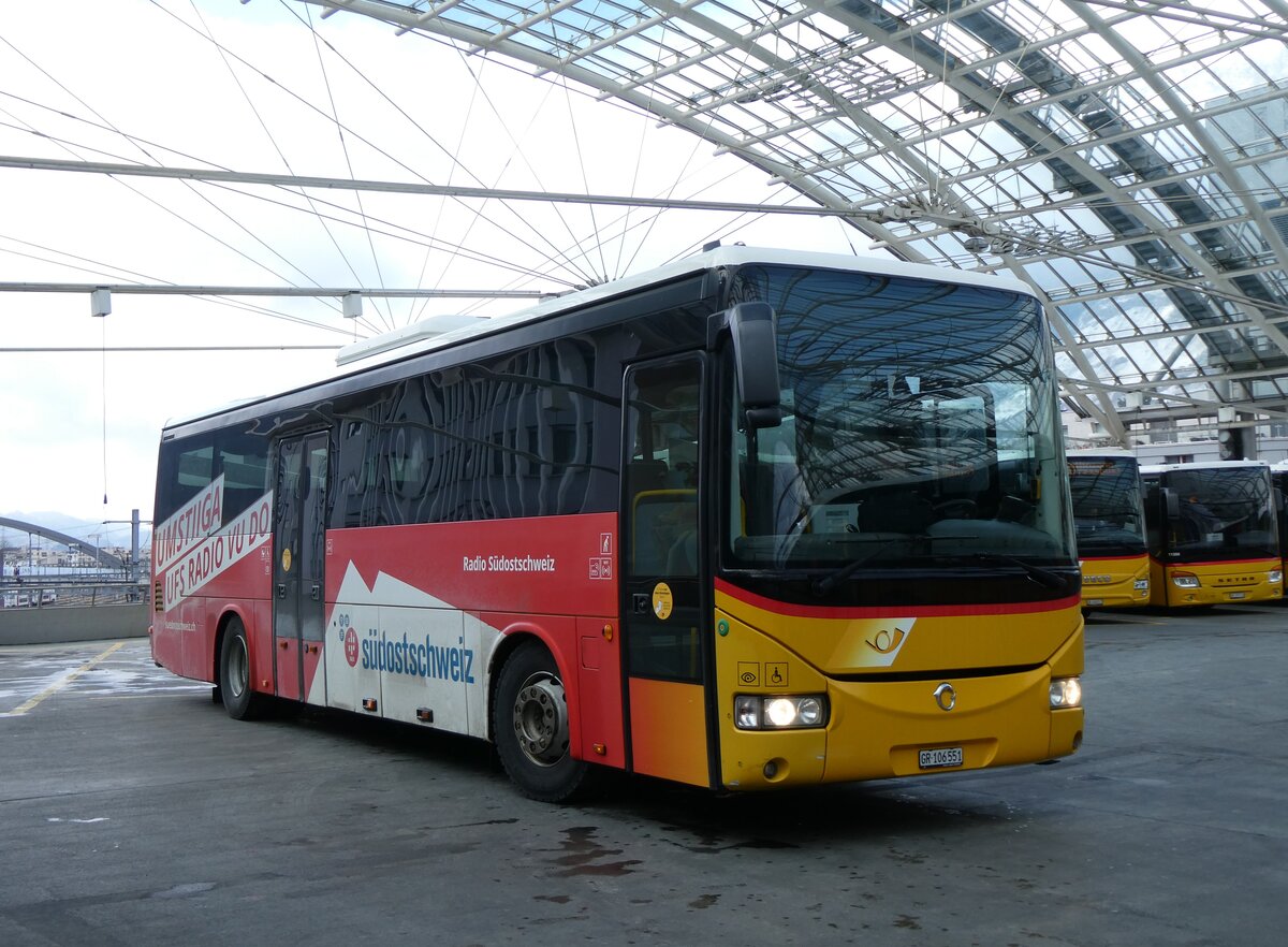 (272'058) - PostAuto Graubnden - GR 106'551/PID 5107 - Irisbus am 14. Februar 2025 in Chur, Postautostation