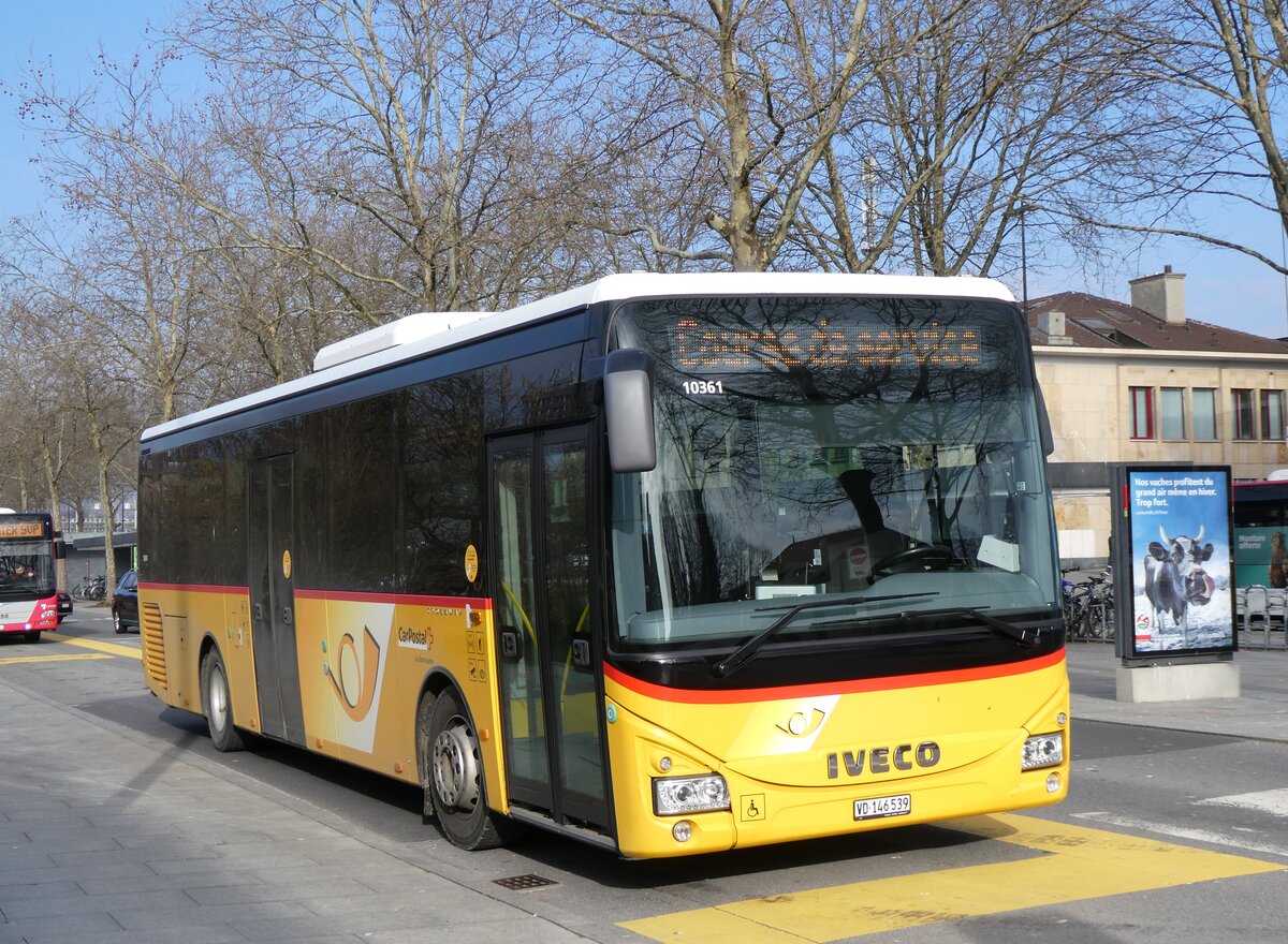 (272'061) - CarPostal Ouest - VD 146'539/PID 10'361 - Iveco am 15. Februar 2025 beim Bahnhof Yverdon