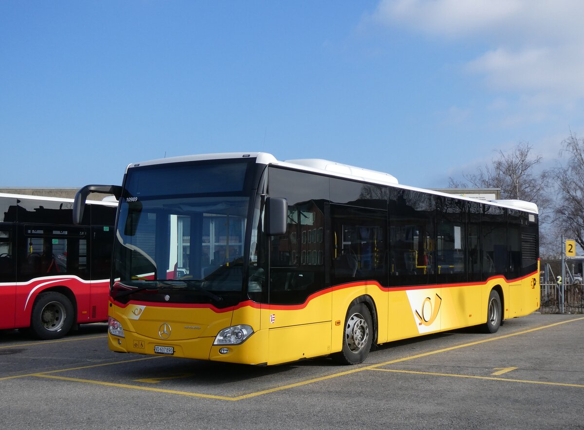 (272'075) - CarPostal Ouest - VD 607'890/PID 10'989 - Mercedes (ex JU 43'869) am 15. Februar 2025 in Yverdon, Garage