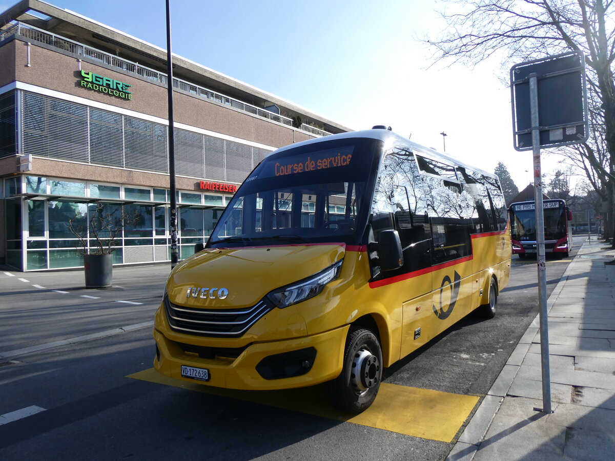 (272'088) - CarPotal Ouest - VD 172'638/PID 12'087 - Iveco/Rosero am 15. Februar 2025 beim Bahnhof Yverdon