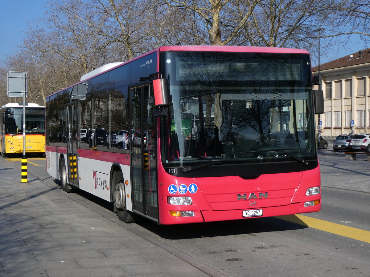 (272'091) - TRAVYS Yverdon - Nr. 111/VD 1257 - MAN am 15. Februar 2025 beim Bahnhof Yverdon