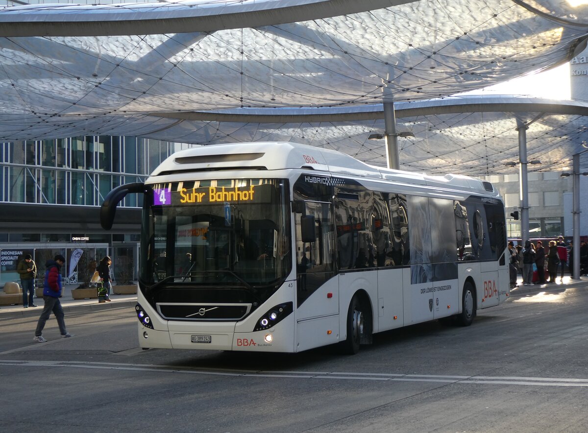 (272'126) - BBA Aarau - Nr. 43/AG 389'243 - Volvo am 15. Februar 2025 beim Bahnhof Aarau