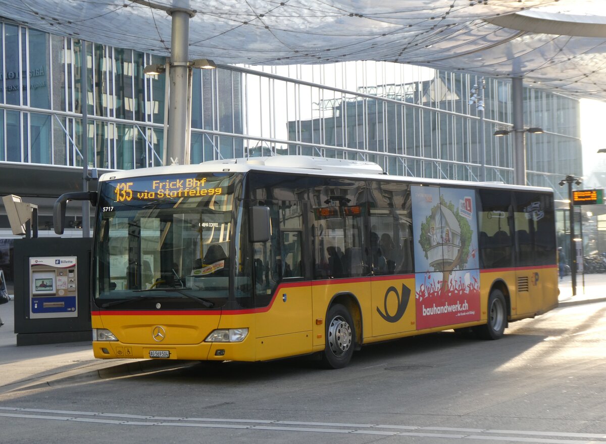 (272'127) - PostAuto Nordschweiz - AG 569'504/PID 5717 - Mercedes (ex Brem, Wlflinswil) am 15. Februar 2025 beim Bahnhof Aarau