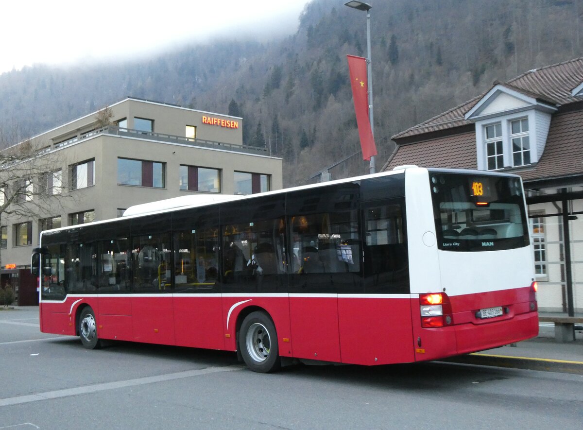 (272'152) - PostAuto Bern - BE 403'166/PID 12'336 - MAN (ex Dr. Richard, A-Wien Nr. 1411) am 17. Februar 2025 beim Bahnhof Interlaken Ost