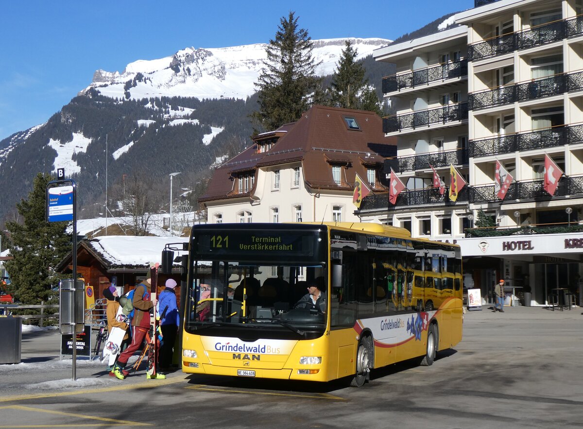 (272'158) - GrindelwaldBus, Grindelwald - Nr. 24/BE 364'408 - MAN/Gppel am 17. Februar 2025 beim Bahnhof Grindelwald