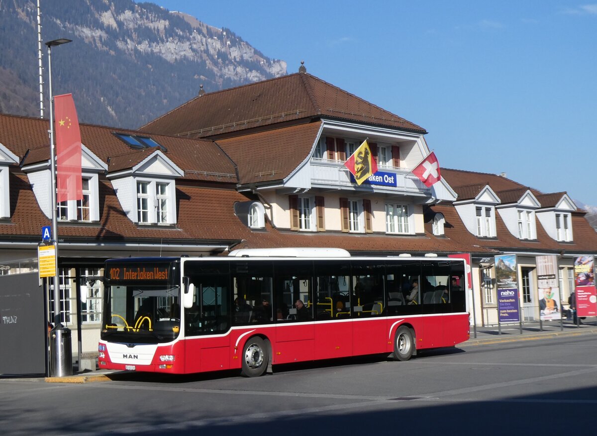 (272'244) - PostAuto Bern - BE 403'166/PID 12'336 - MAN (ex Dr. Richard, A-Wien Nr. 1411) am 18. Februar 2025 beim Bahnhof Interlaken Ost