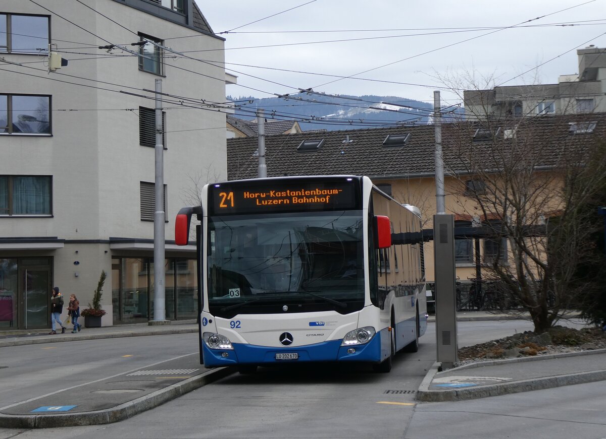 (272'268) - VBL Luzern - Nr. 92/LU 202'670 - Mercedes am 20. Februar 2025 in Kriens, Busschleife