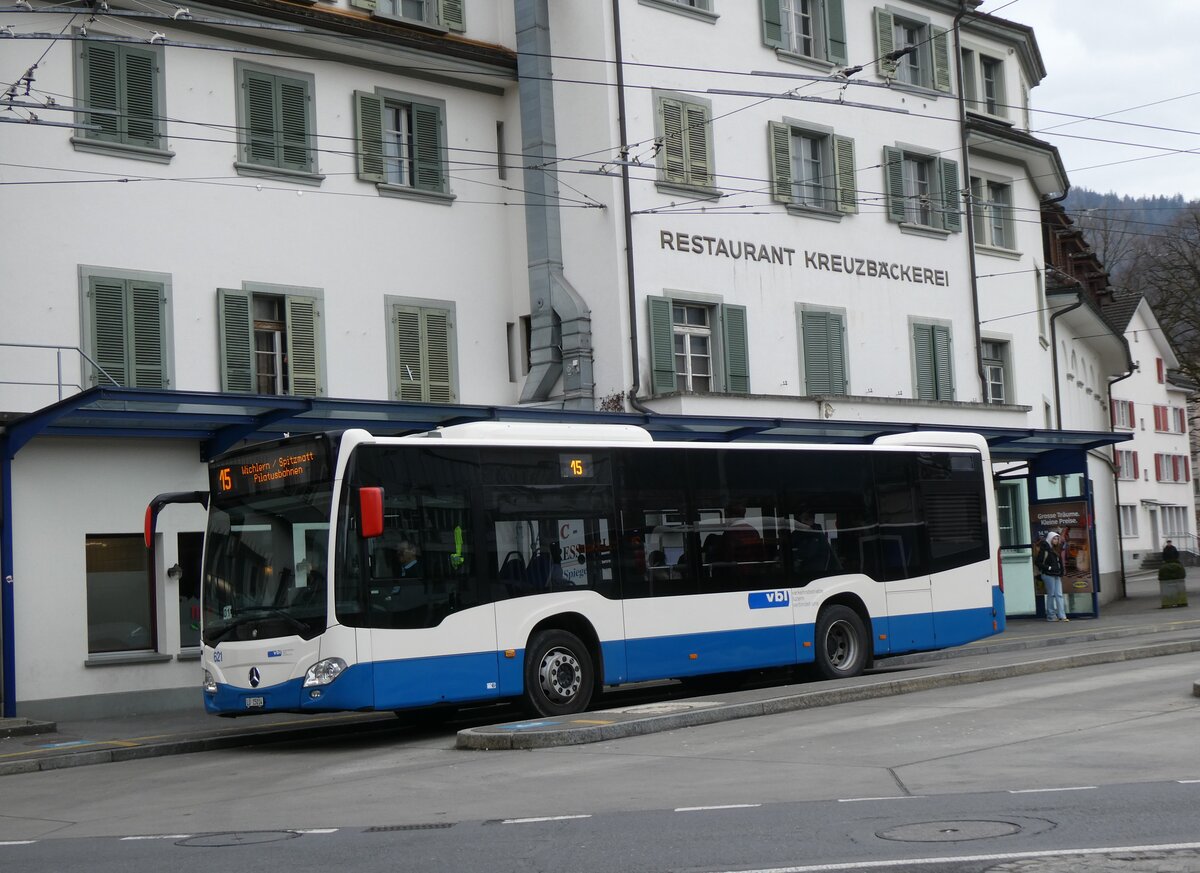 (272'270) - VBL Luzern - Nr. 621/LU 15'014 - Mercedes am 20. Februar 2025 in Kriens, Busschleife