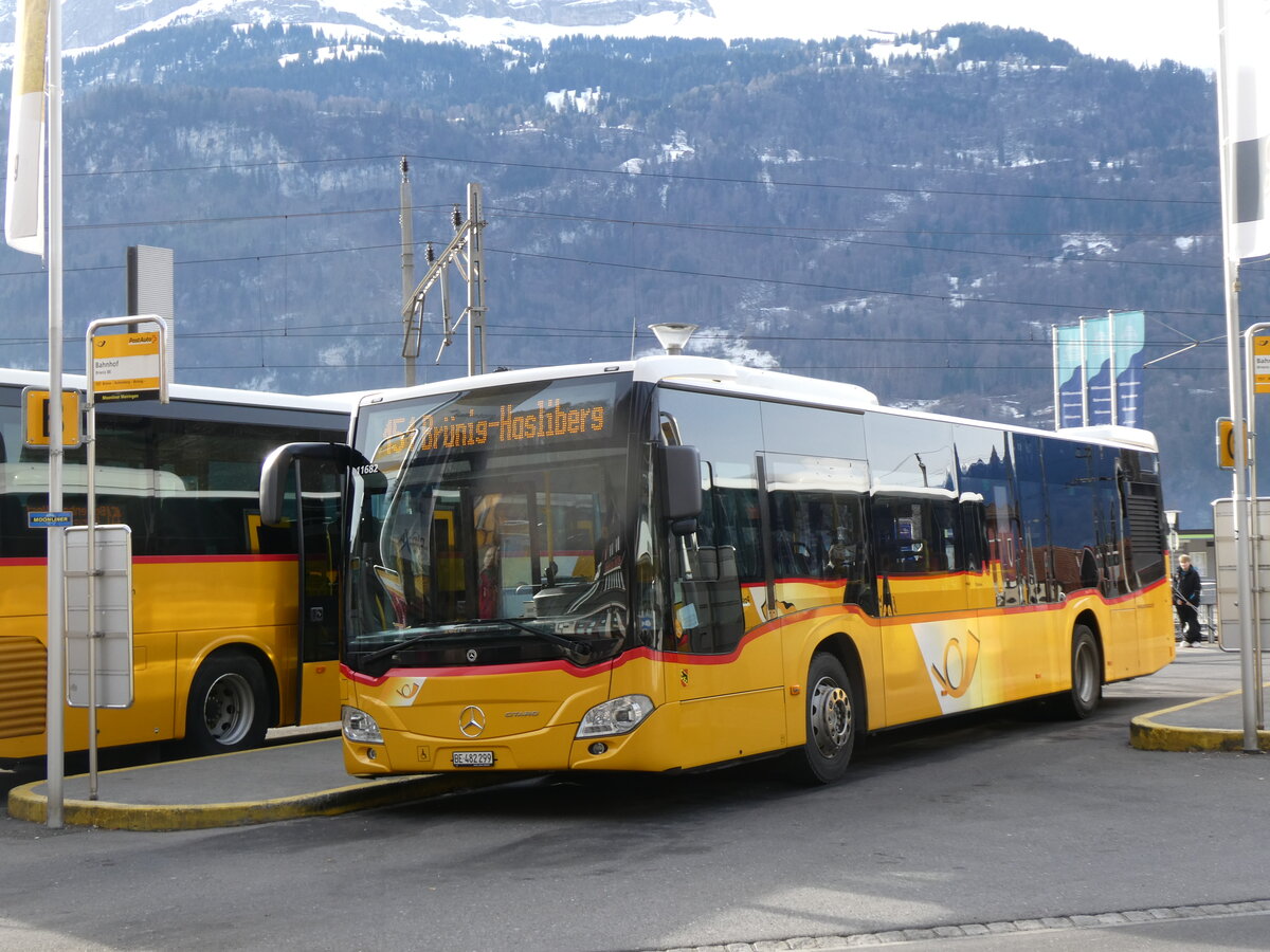 (272'277) - Flck, Brienz - Nr. 1/BE 482'299/PID 11'682 - Mercedes (ex PostAuto Bern BE 403'166; ex PostAuto Bern BE 653'384) am 21. Februar 2025 beim Bahnhof Brienz