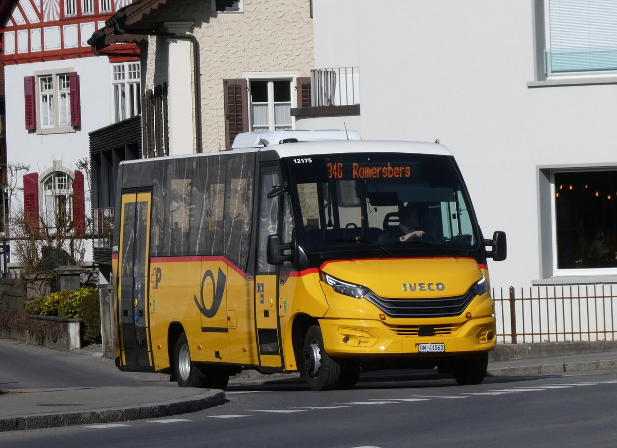 (272'299) - PostAuto Zentralschweiz - Nr. 304/OW 41'563/PID 12'175 - Iveco/K-Bus am 21. Februar 2025 beim Bahnhof Sarnen