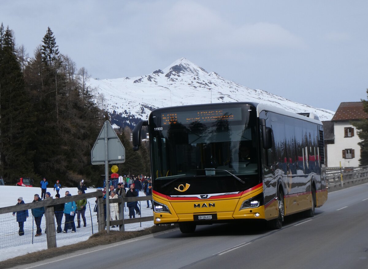 (272'364) - PostAuto Graubnden - GR 184'617/PID 11'933 - MAN am 22. Februar 2025 in Lantsch/Lenz, Biathlon-WM