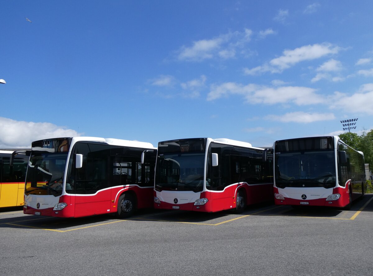 (274'245) - CarPostal Ouest - VD 644'188/PID 12'317 - Mercedes (ex Wiener Linien, A-Wien) + VD 490'732/PID 12'424 - Mercedes (ex Wiener Linien, A-Wien Nr. 8157) + VD 644'187/PID 12'316 + Mercedes (ex Breuss, A-Rankweil; ex Wiener Linien, A-Wien Nr. 8133) am 26. April 2025 in Yverdon, Garage 