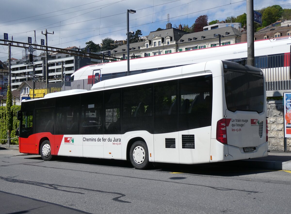 (274'283) - CJ Tramelan - Nr. 127/BE 826'347 - Mercedes am 26. April 2025 beim Bahnhof Neuchtel