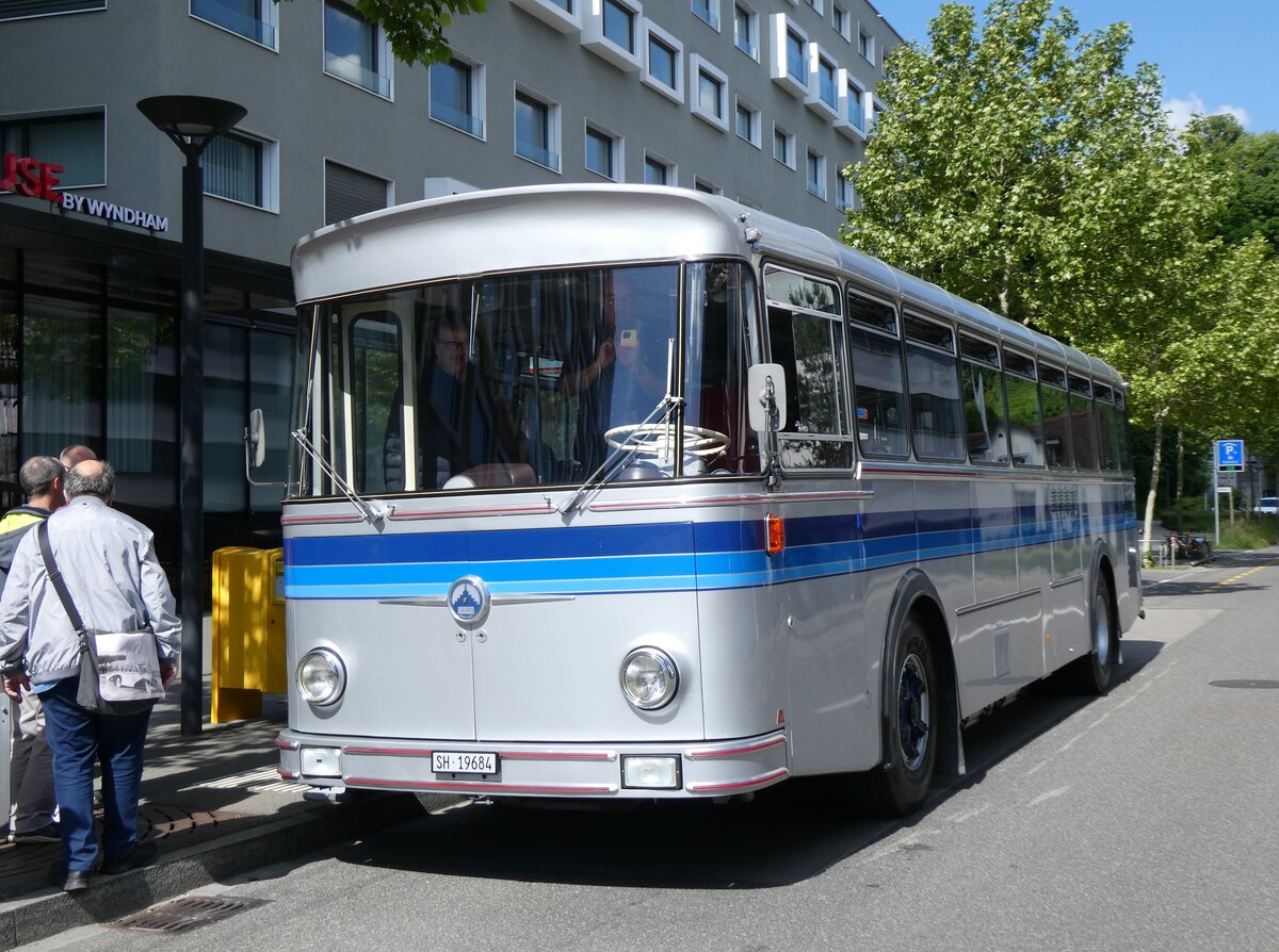 (275'628) - Borer, Neuhausen - SH 19'684 - Saurer/Tscher (ex Schttler, D-Kln; ex Braun, D-Mnster; ex Schmid, Hemishofen; ex Brtsch, Bttenhard; ex ASS Schleitheim Nr. 8) am 17. Mai 2025 beim Bahnhof Schaffhausen