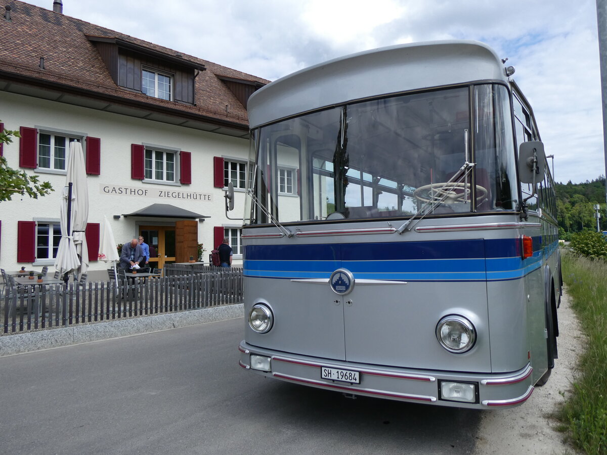 (275'678) - Borer, Neuhausen - SH 19'684 - Saurer/Tscher (ex Schttler, D-Kln; ex Braun, D-Mnster; ex Schmid, Hemishofen; ex Brtsch, Bttenhard; ex ASS Schleitheim Nr. 8) am 17. Mai 2025 in Schaffhausen, Gasthof Ziegelhtte