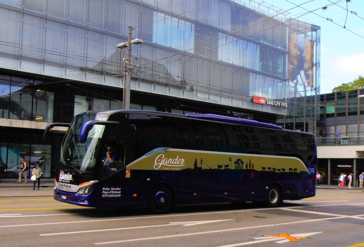 (277'538) - Gander, Chteau-d'Oex - VD 622'530 - Setra am 4. Juli 2025 beim Bahnhof Bern