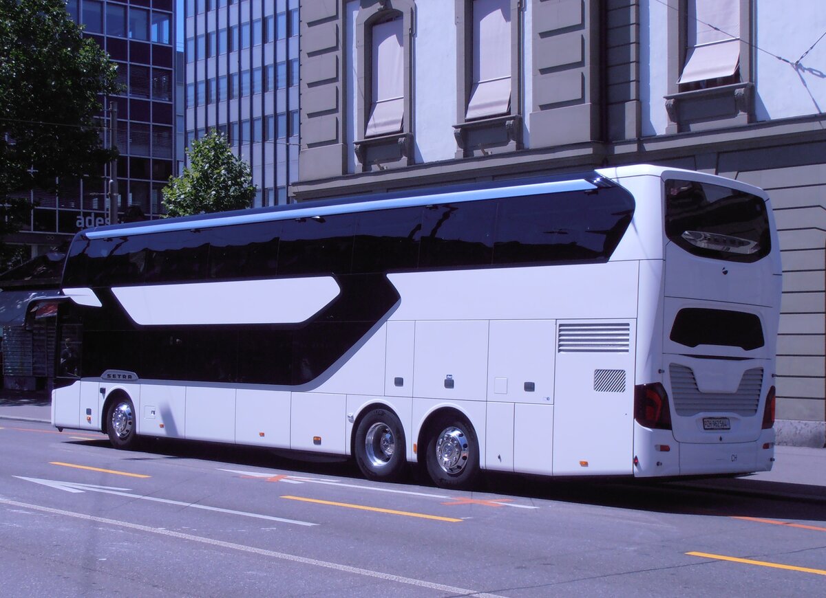 (277'820) - Daimler Buses, Winterthur - ZH 771'894 - Setra am 12. Juli 2025 beim Bahnhof Bern (Einsatz Intertours)