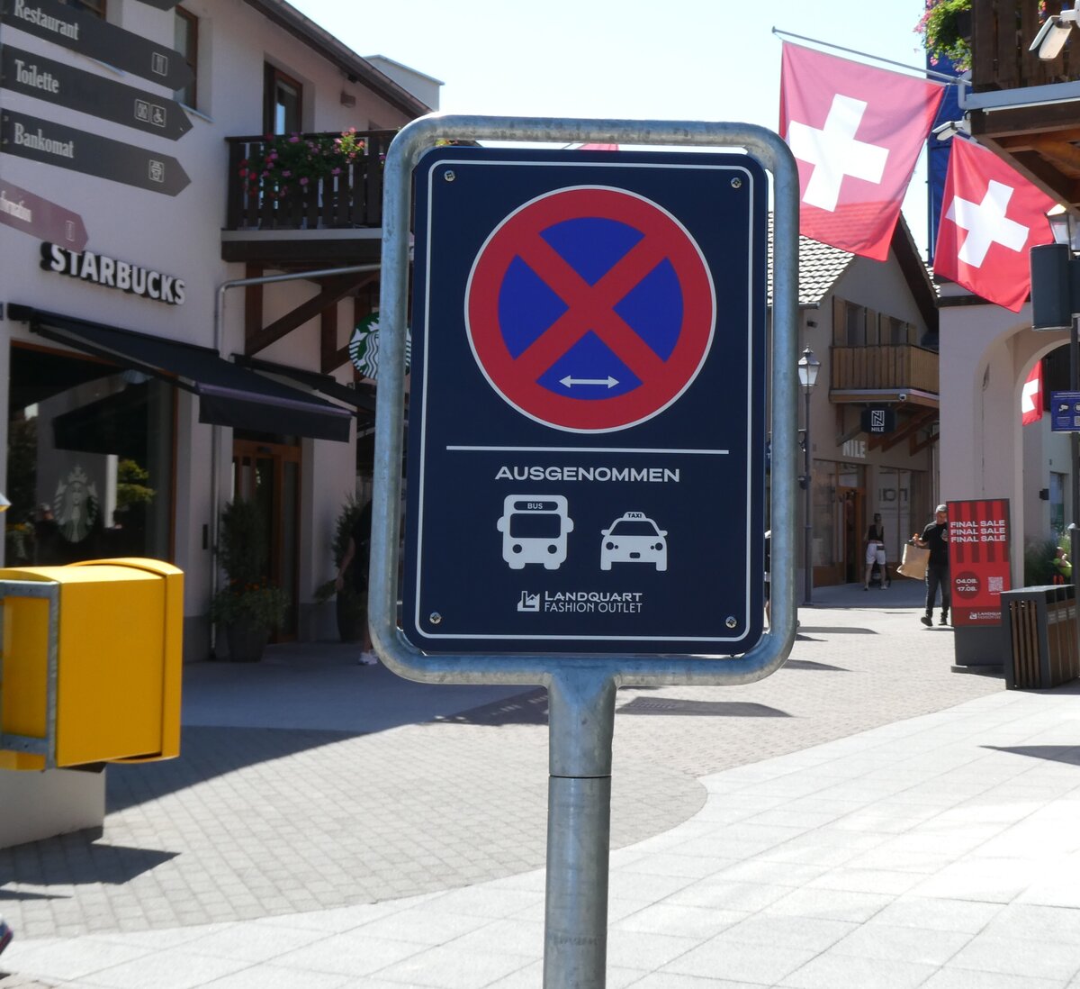 (278'611) - AUSGENOMMEN BUS TAXI am 8. August 2025 in Landquart, Fashion Outlet