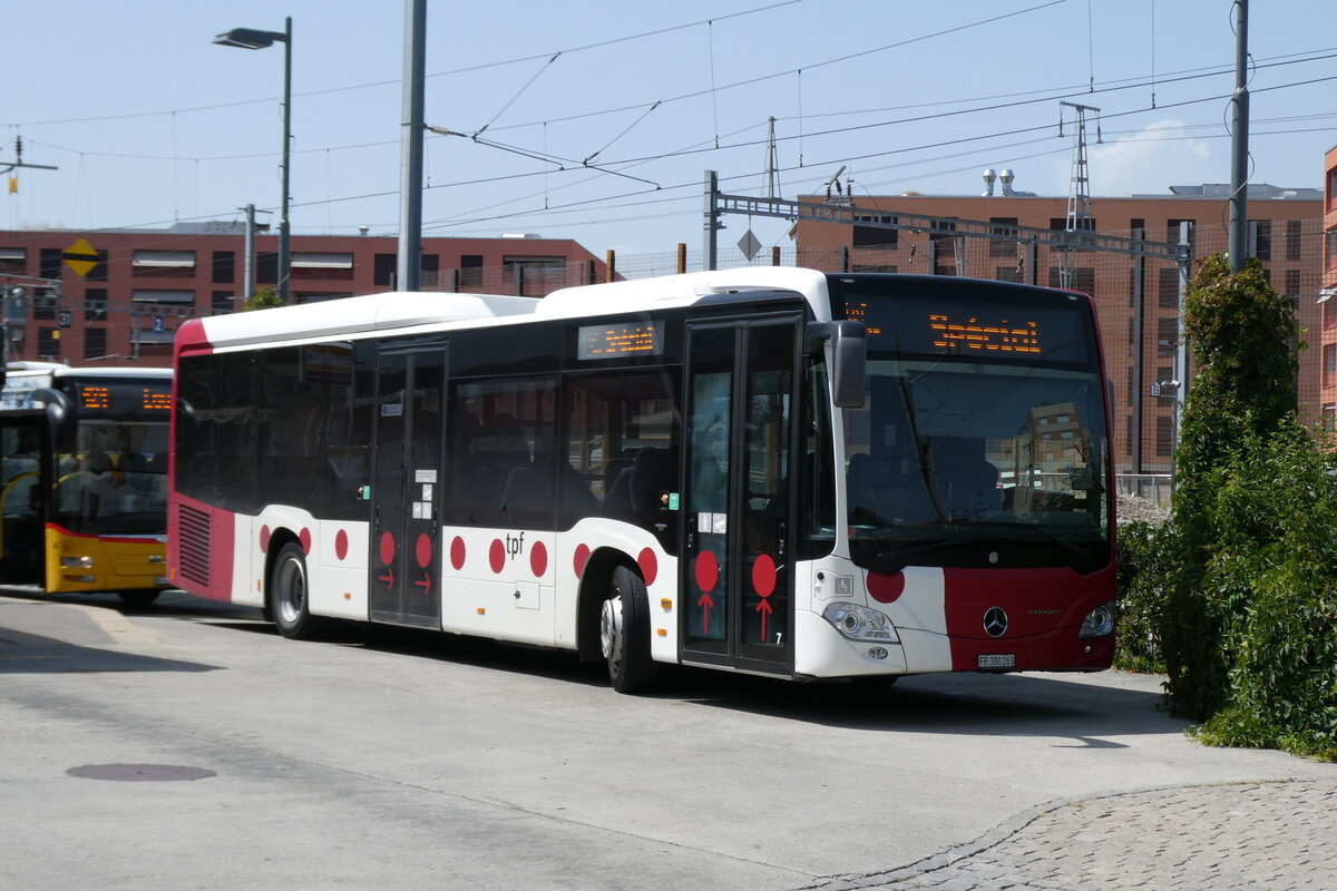 (278'894) - TPF Fribourg - Nr. 7/FR 300'263 - Mercedes am 15. August 2025 beim Bahnhof Ddingen