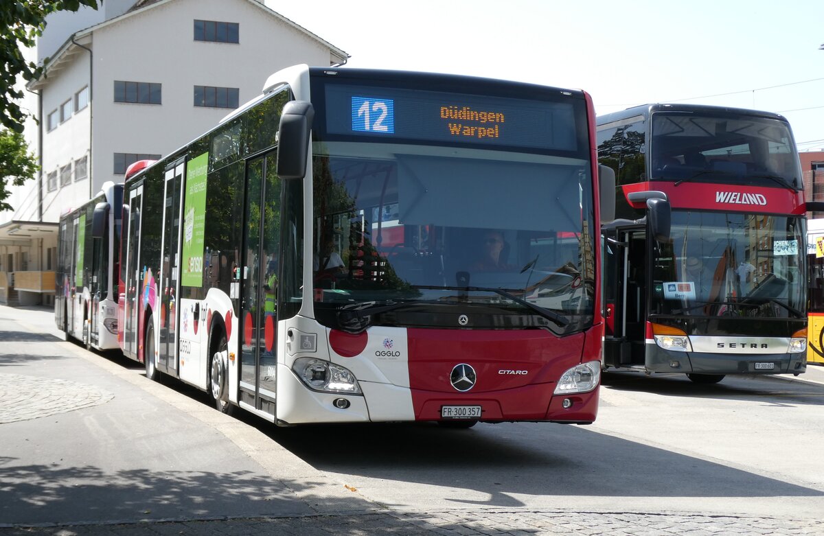 (278'900) - TPF Fribourg - Nr. 6004/FR 300'357 - Mercedes am 15. August 2025 beim Bahnhof Ddingen