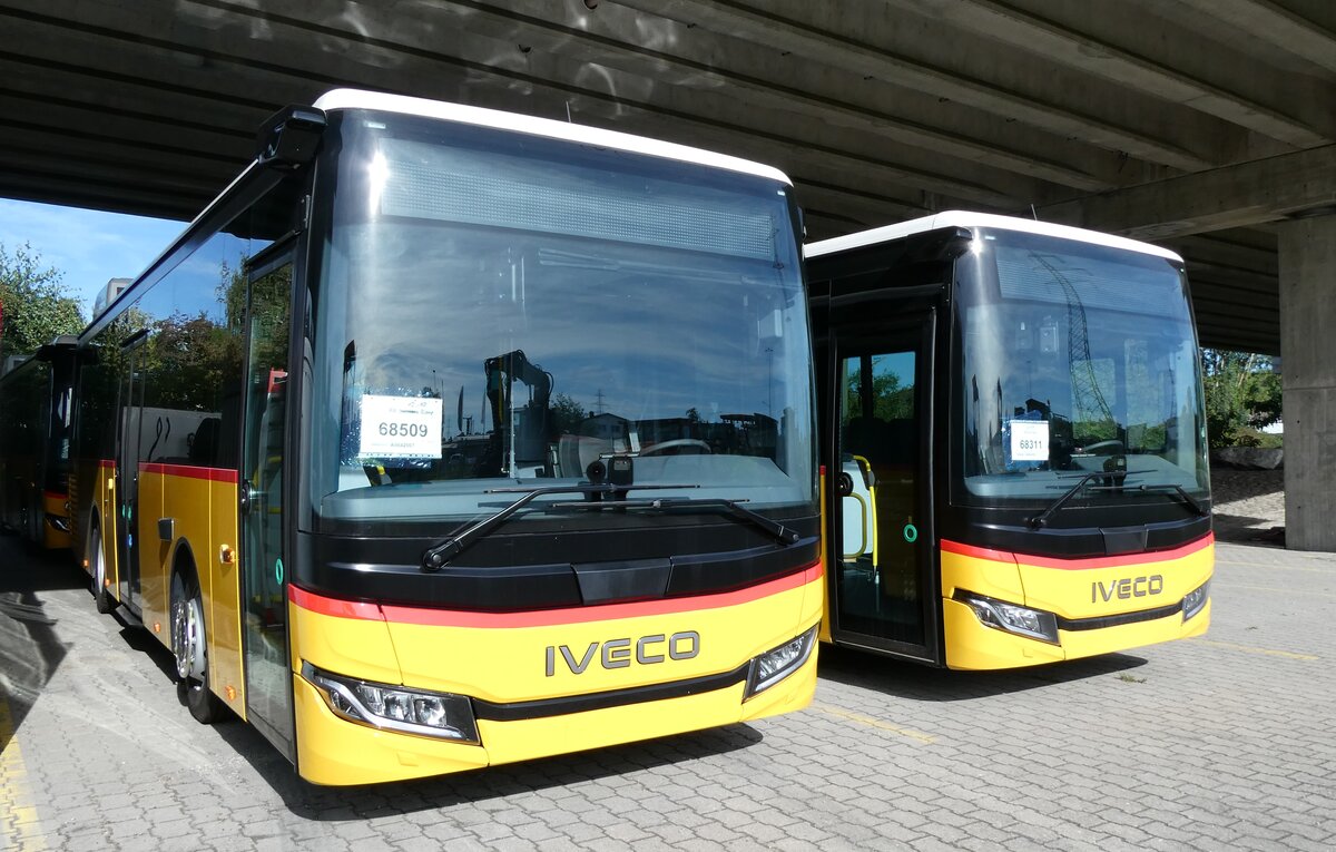 (280'001) - PostAuto Graubnden - PID 12'382 - Iveco am 6. September 2025 in Kerzers, Murtenstrasse