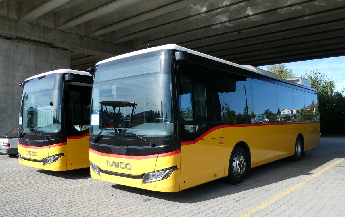 (280'003) - PostAuto Graubnden - PID 12'379 - Iveco am 6. September 2025 in Kerzers, Murtenstrasse