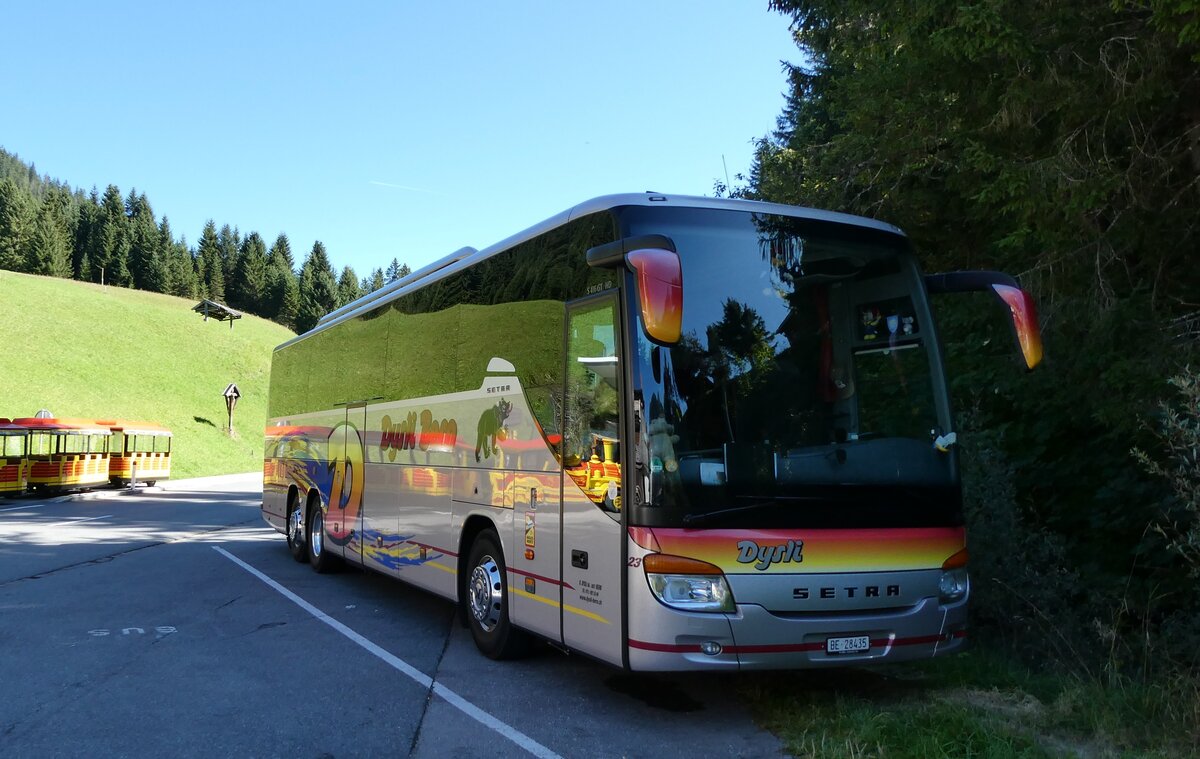 (280'577) - Aus der Schweiz: Dysli, Bern - Nr. 23/BE 28'435 - Setra am 19. September 2025 in Rinnen, Kapelle (280'577) - Aus der Schweiz: Dysli, Bern - Nr. 23/BE 28'435 - Setra am 19. September 2025 in Rinnen, Kapelle