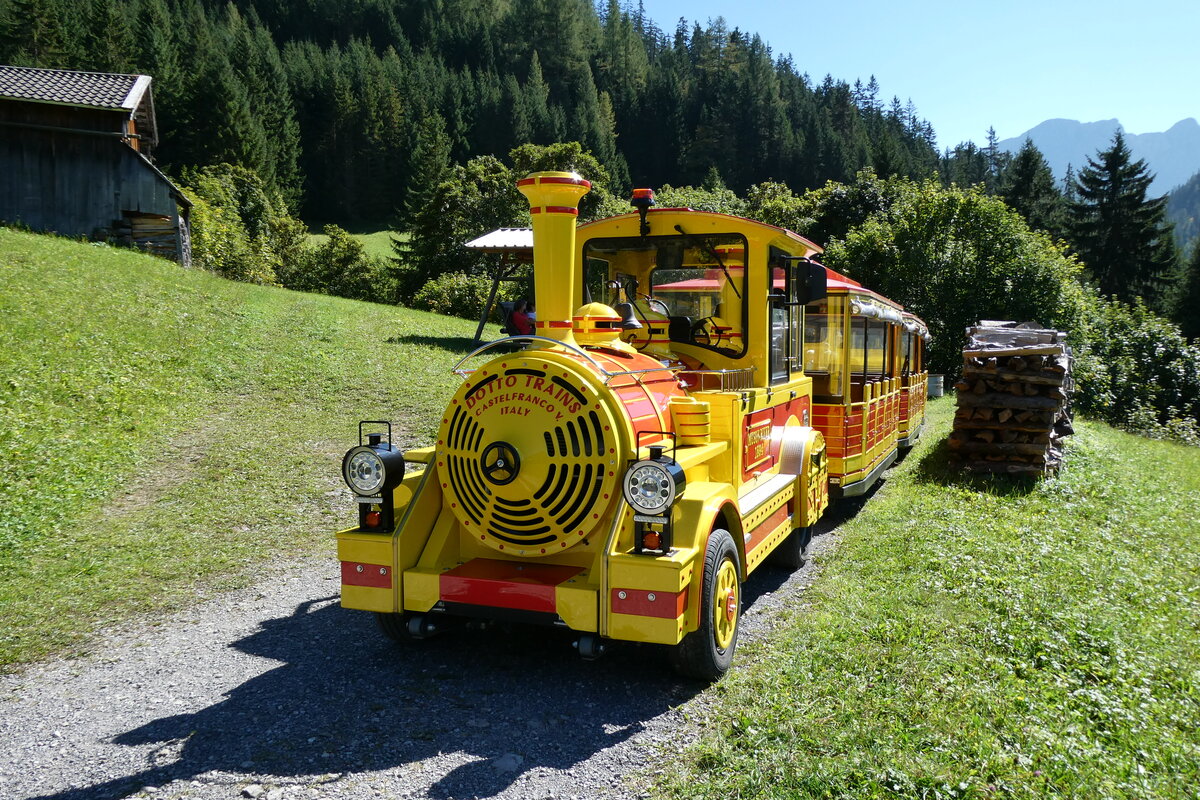 (280'590) - Stadl-Bräu-Express, Rinnen - am 19. September 2025 in Mitteregg, Ende der Welt (280'590) - Stadl-Bräu-Express, Rinnen - am 19. September 2025 in Mitteregg, Ende der Welt
