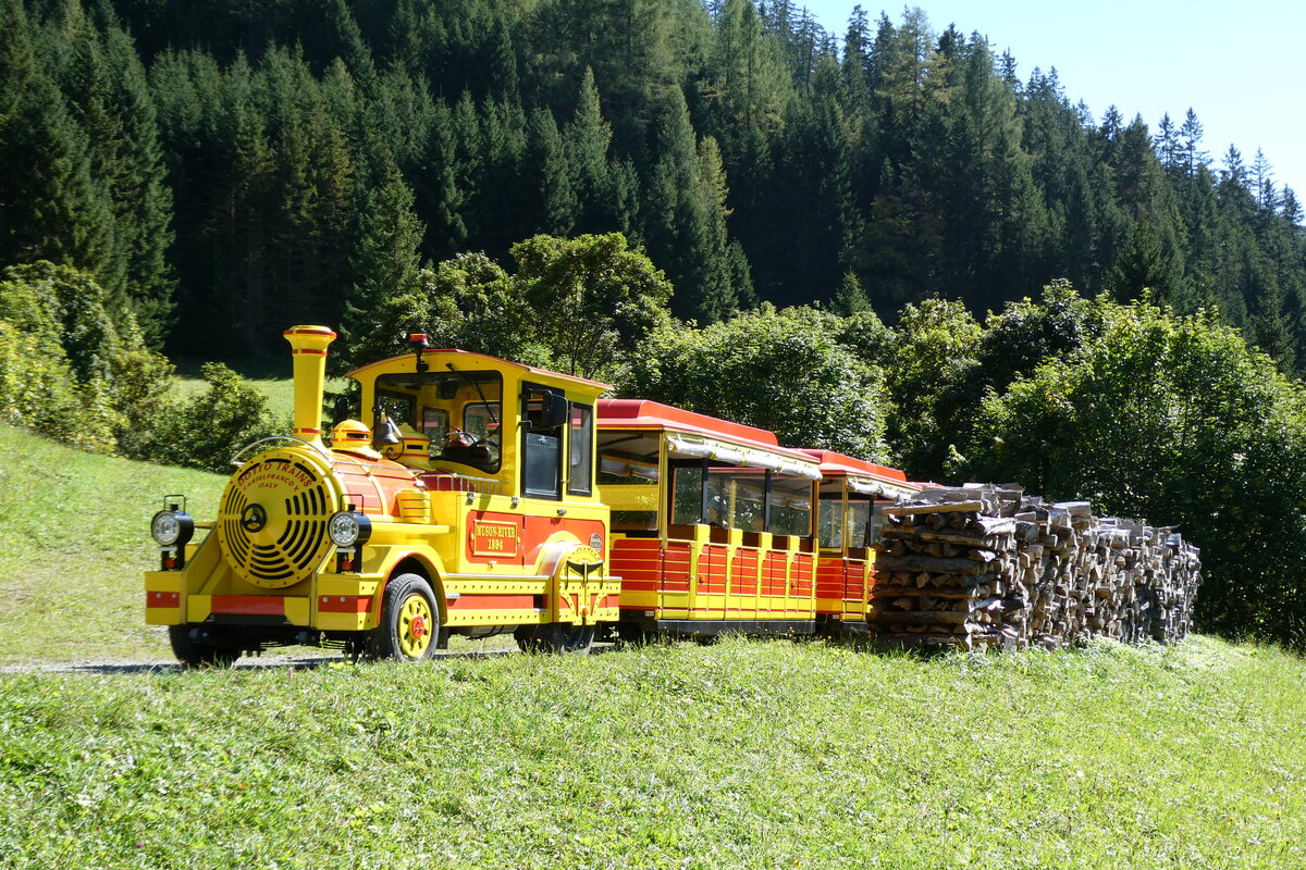 (280'591) - Stadl-Bräu-Express, Rinnen - am 19. September 2025 in Mitteregg, Ende der Welt (280'591) - Stadl-Bräu-Express, Rinnen - am 19. September 2025 in Mitteregg, Ende der Welt