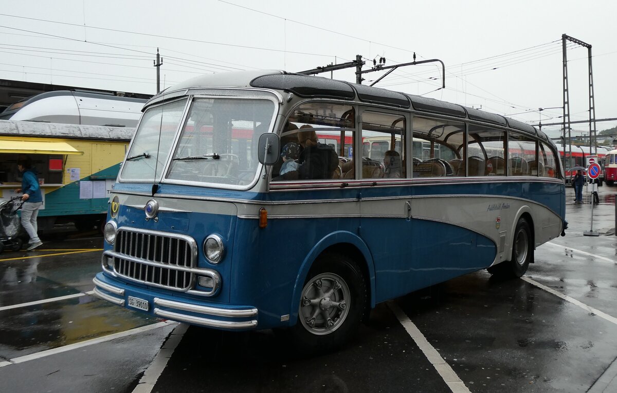 (280'673) - AWA Amden - Nr. 20/SG 39'010 - Saurer/R&J (ex Radlmeier, D-Ergoldsbach; ex Schmid, Dällikon; ex Libero Bau, Fehraltdorf; ex Privat; ex Altherr, Nesslau; ex AWA Amden Nr. 8) am 27. September 2025 beim Bahnhof Wädenswil (280'673) - AWA Amden - Nr. 20/SG 39'010 - Saurer/R&J (ex Radlmeier, D-Ergoldsbach; ex Schmid, Dällikon; ex Libero Bau, Fehraltdorf; ex Privat; ex Altherr, Nesslau; ex AWA Amden Nr. 8) am 27. September 2025 beim Bahnhof Wädenswil