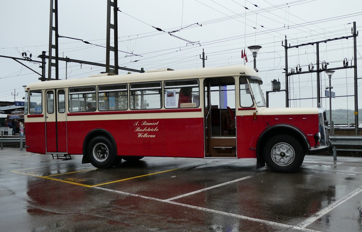 (280'705) - Bamert, Wollerau - SZ 200'094 - Berna/Tüscher (ex Blattmann, Wollerau) am 27. September 2025 beim Bahnhof Wädenswil (280'705) - Bamert, Wollerau - SZ 200'094 - Berna/Tüscher (ex Blattmann, Wollerau) am 27. September 2025 beim Bahnhof Wädenswil