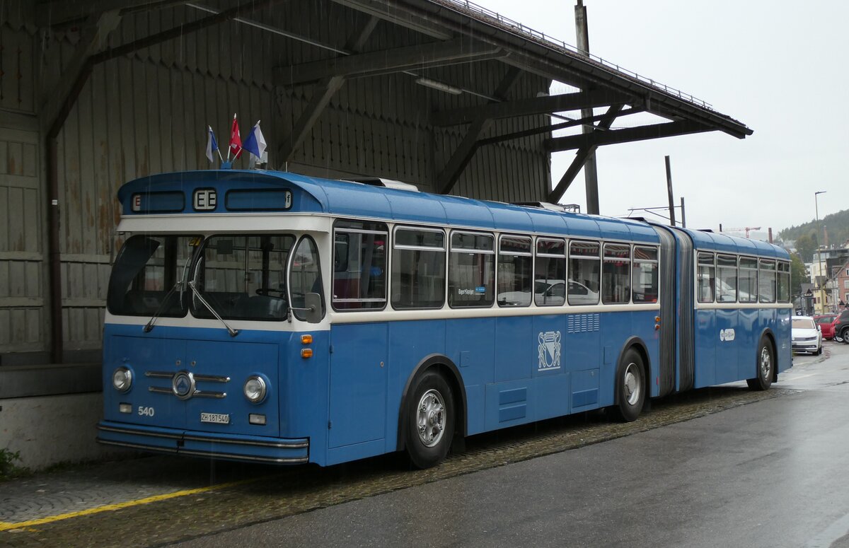 (280'711) - VBZ Zürich (TMZ) - Nr. 540/ZH 187'540 - Saurer/Saurer (ex Nr. 7540; ex Nr. 540) am 27. September 2025 beim Bahnhof Wädenswil (280'711) - VBZ Zürich (TMZ) - Nr. 540/ZH 187'540 - Saurer/Saurer (ex Nr. 7540; ex Nr. 540) am 27. September 2025 beim Bahnhof Wädenswil