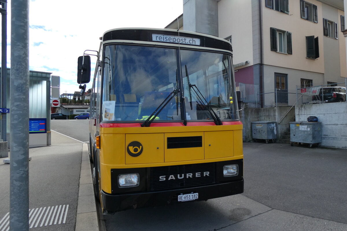 (280'950) - Bernair, Münsingen - BE 651'182 - Saurer/Tüscher (ex Schebath, Lauerz; ex Albin, Fällanden; ex Heim, Flums) am 4. Oktober 2025 beim Bahnhof Huttwil (280'950) - Bernair, Münsingen - BE 651'182 - Saurer/Tüscher (ex Schebath, Lauerz; ex Albin, Fällanden; ex Heim, Flums) am 4. Oktober 2025 beim Bahnhof Huttwil