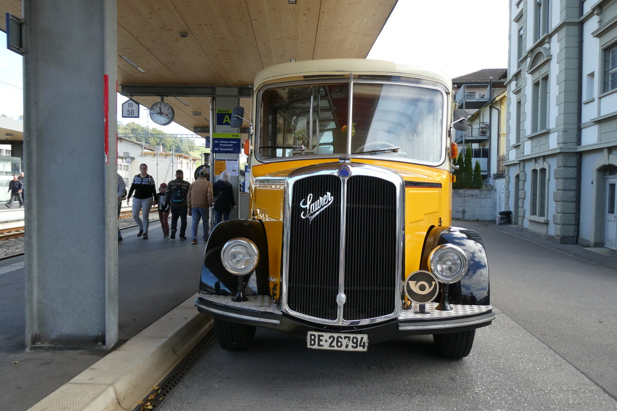 (280'959) - Stalder, Wyssachen - BE 26'794 - Saurer/R&J (ex Loosli, Wyssachen) am 4. Oktober 2025 beim Bahnhof Huttwil