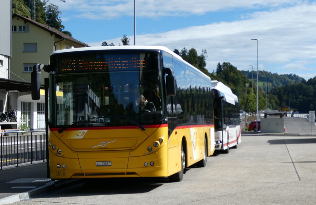 (280'969) - Amstein, Willisau - Nr. VOL 2/LU 15'097/PID 10'864 - Volvo am 4. Oktober 2025 beim Bahnhof Wolhusen (280'969) - Amstein, Willisau - Nr. VOL 2/LU 15'097/PID 10'864 - Volvo am 4. Oktober 2025 beim Bahnhof Wolhusen