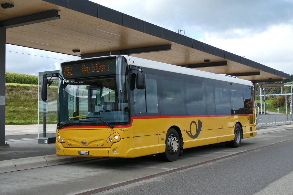 (281'018) - PostAuto Bern - Nr. 218/BE 843'218/PID 10'675 - Heuliez am 5. Oktober 2025 beim Bahnhof Biglen (281'018) - PostAuto Bern - Nr. 218/BE 843'218/PID 10'675 - Heuliez am 5. Oktober 2025 beim Bahnhof Biglen