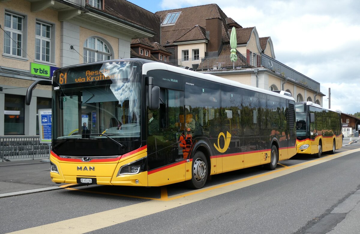 (281'033) - PostAuto Bern - BE 653'384/PID 12'063 - MAN am 5. Oktober 2025 beim Bahnhof Spiez (281'033) - PostAuto Bern - BE 653'384/PID 12'063 - MAN am 5. Oktober 2025 beim Bahnhof Spiez