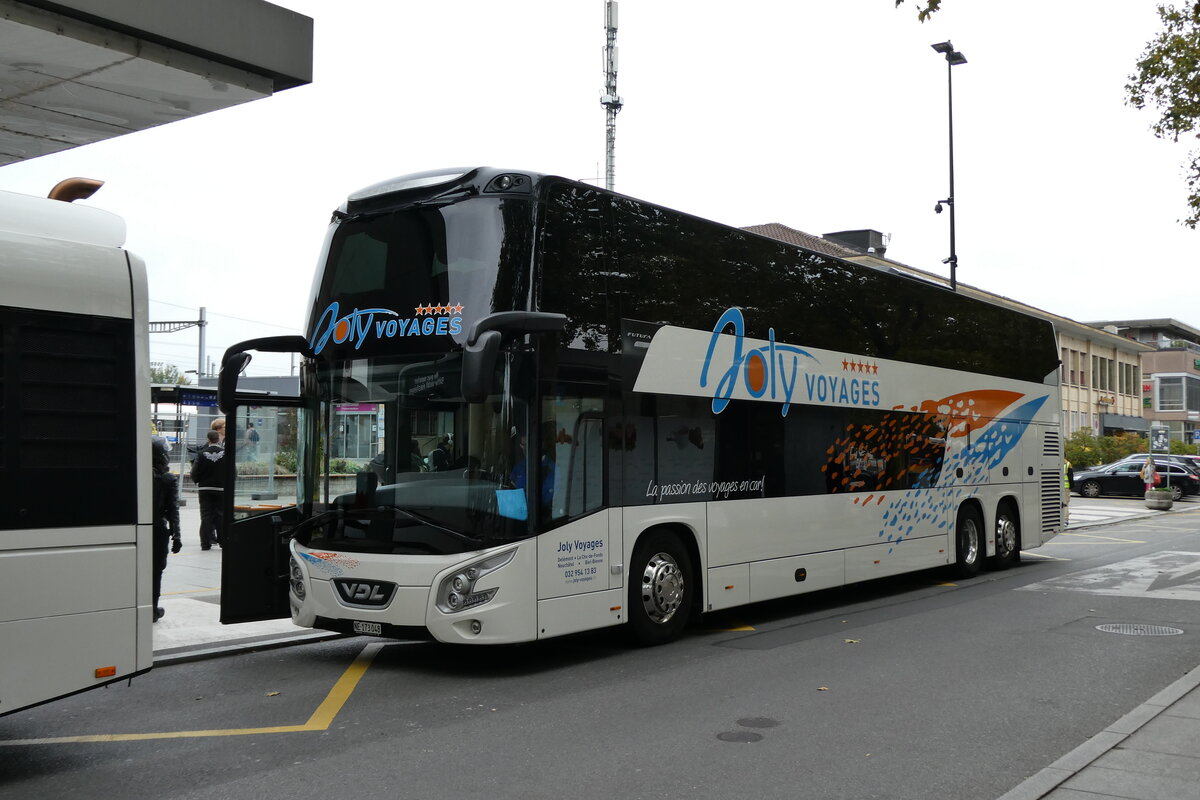 (281'204) - Joly Voyages, Les Breuleux - NE 173'048 - VDL (ex Rope, D-Bordesholm) am 11. Oktober 2025 beim Bahnhof Yverdon