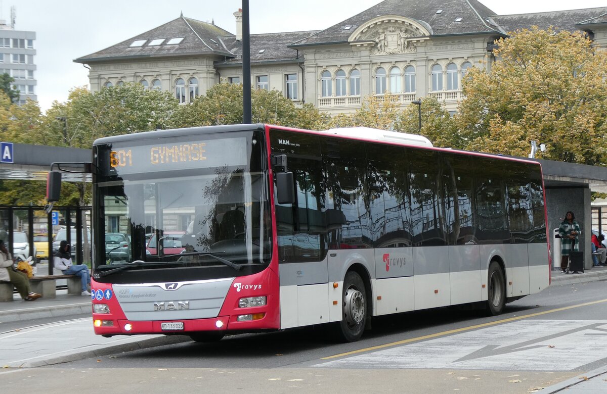 (281'258) - TRAVYS Yverdon - Nr. 228/VD 133'020 - MAN am 11. Oktober 2025 beim Bahnhof Yverdon