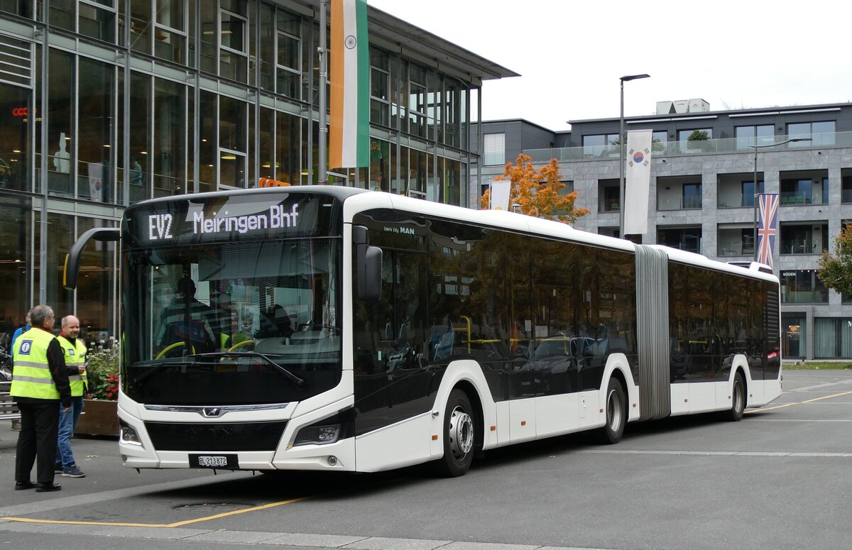 (281'506) - PostAuto Nordschweiz - BL 213'872/PID 12'417 - MAN (ex RSVG Troisdorf/D Nr. 2804) am 14. Oktober 2025 beim Bahnhof Interlaken Ost