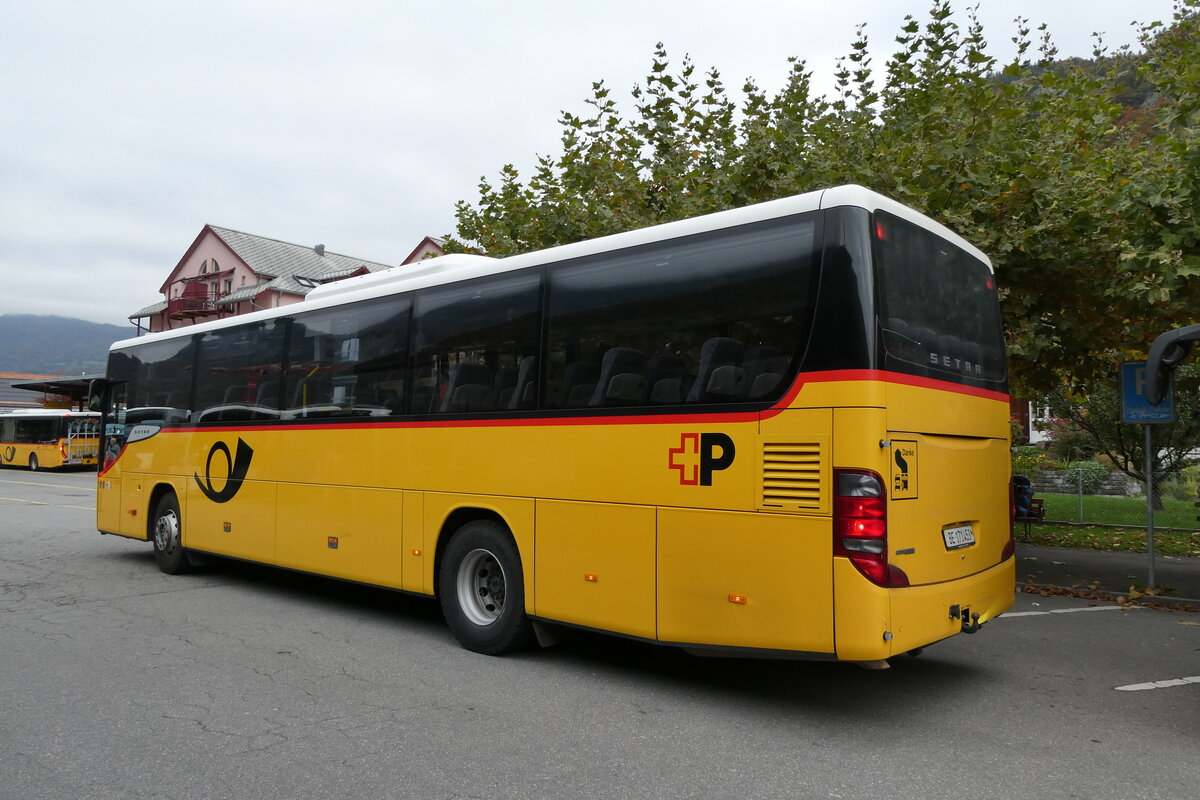 (281'533) - PostAuto Bern - Nr. 73/BE 171'453/PID 5624 - Setra (ex AVG Meiringen Nr. 73) am 16. Oktober 2025 beim Bahnhof Meiringen