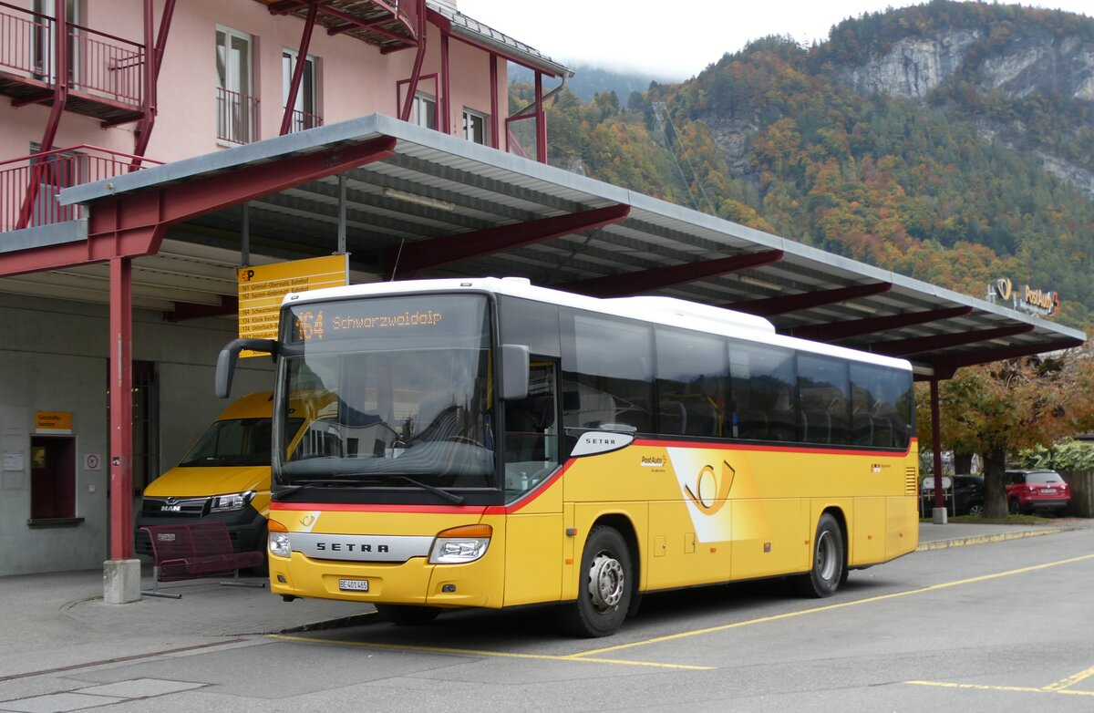 (281'536) - PostAuto Bern - BE 401'465/PID 4715 - Setra (ex AVG Meiringen Nr. 65) am 16. Oktober 2025 in Meiringen, Postautostation