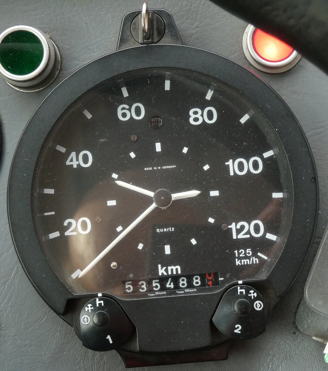 (281'676) - Kolb, Grasswil - Nr. 3/BE 93'915 - Saurer/R&J (ex Schmocker, Stechelberg Nr. 3/PID 2409; ex Schmocker, Stechelberg Nr. 1; ex Gertsch, Stechelberg Nr. 1) am 19. Oktober 2025 in Trubschachen, Kambly (Detailaufnahme 535'488,1 Kilometer)- 