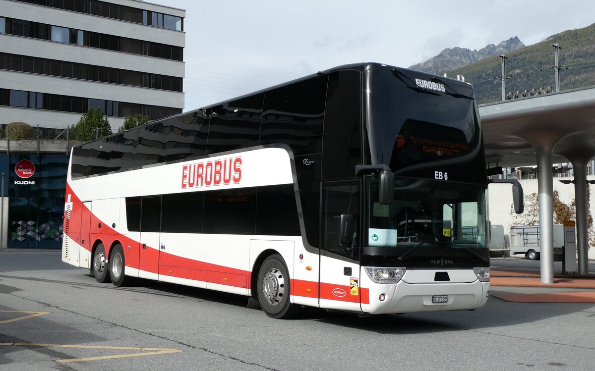 (281'730) - Eurobus, Bern - Nr. 6/BE 379'906 - Van Hool am 21. Oktober 2025 beim Bahnhof Visp