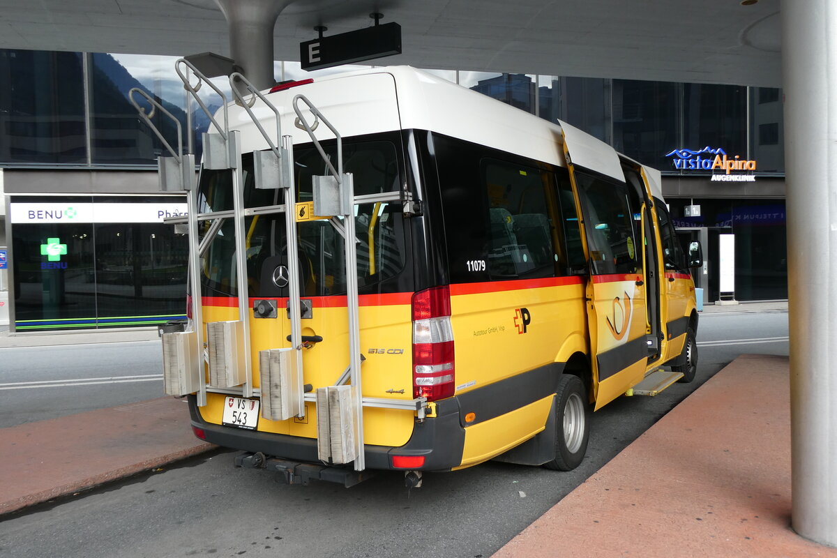 (281'744) - Autotour, Visp - VS 543/PID 11'079 - Mercedes am 21. Oktober 2025 beim Bahnhof Visp