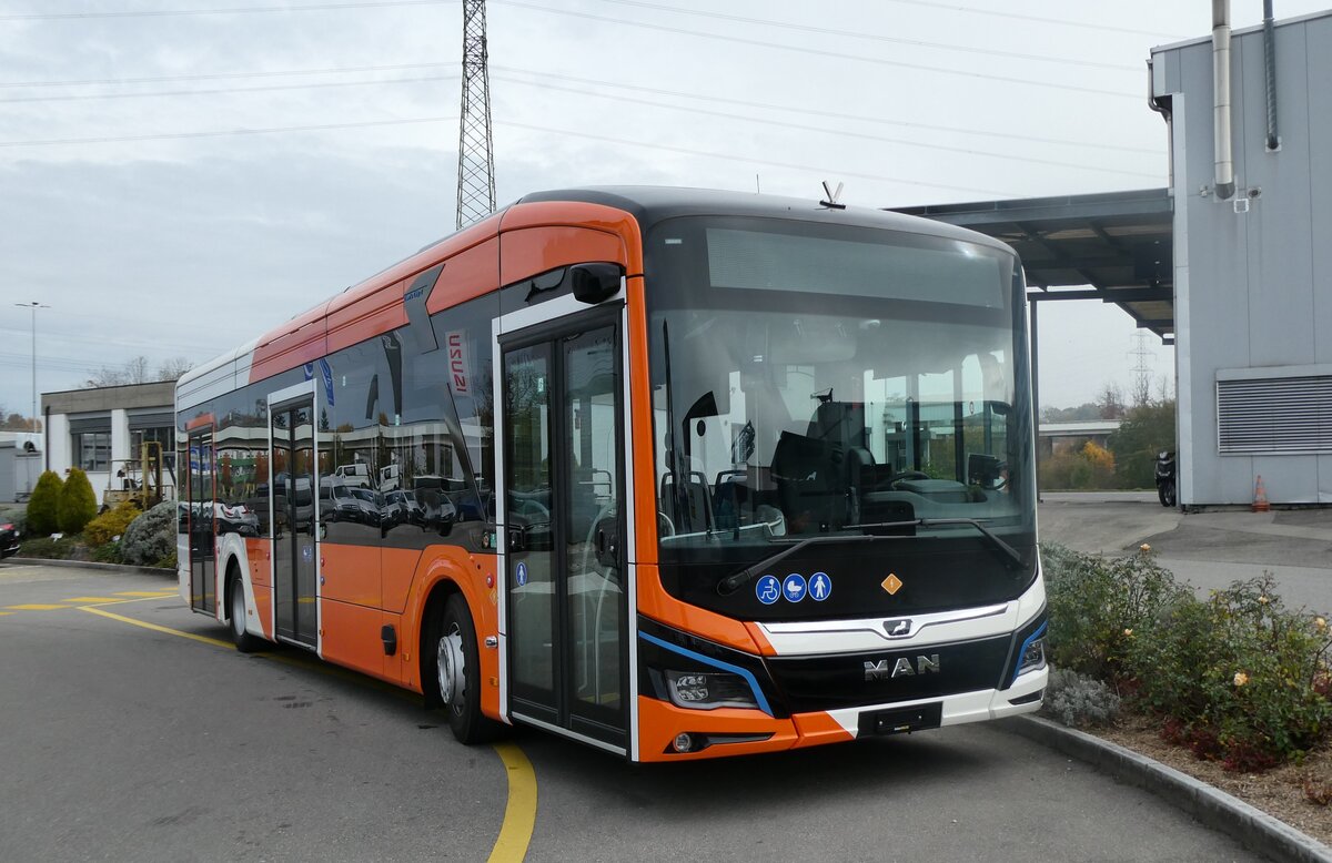 (282'008) - Genve-Tours, Genve - eMAN am 1. November 2025 in Kerzers, Interbus