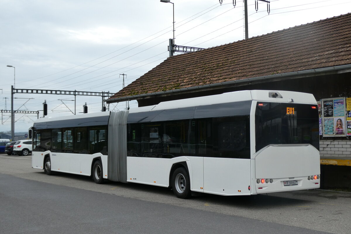 (282'034) - Intertours, Domdidier - Nr. 641/FR 300'641 - Solaris (ex PostBus/A BD 15'710) am 1. November 2025 beim Bahnhof Ins