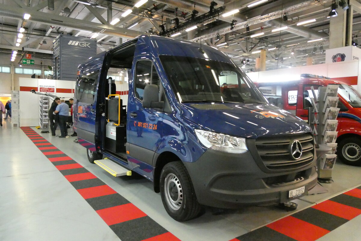 (282'141) - Hofmeier, Liestal - BL 21'832 - Mercedes am 7. November 2025 in Bern, transport.ch