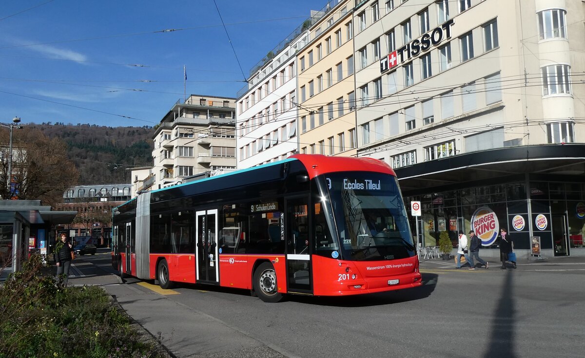 (282'348) - VB Biel - Nr. 201/BE 900'201 - eHess am 13. November 2025 beim Bahnhof Biel