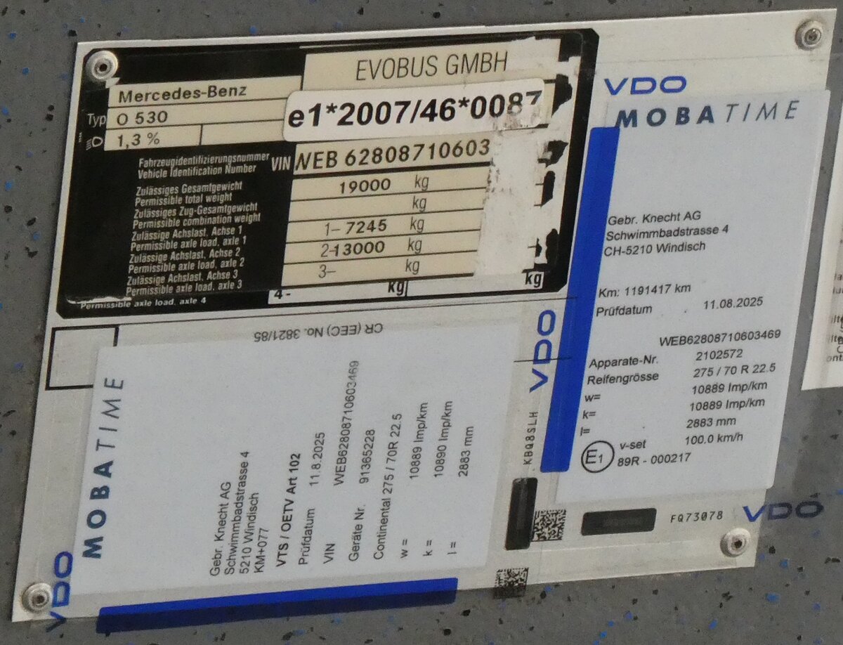 (282'352) - Typenschild - Knecht, Windisch Nr. 458 - am 13. November 2025 beim Bahnhof Biel (Pr�fdatum am 11. August 2025 mit 1'191'417 Kilometern!)